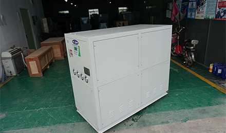 工业冷水机中储能电容的应用